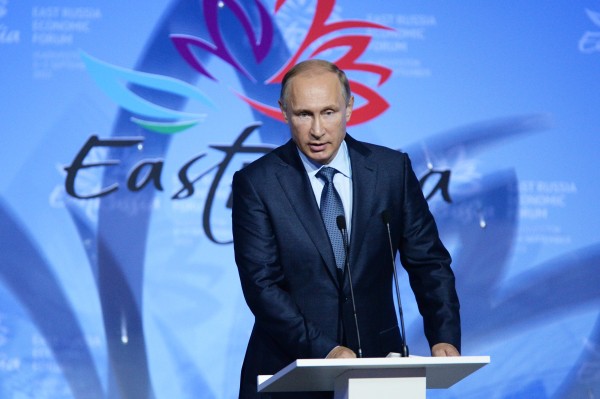 Президент России Владимир Путин выступает на торжественном открытии ВЭФ во Владивостоке
