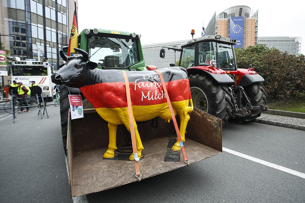 Акция протеста фермеров у здания Европарламента в Брюсселе