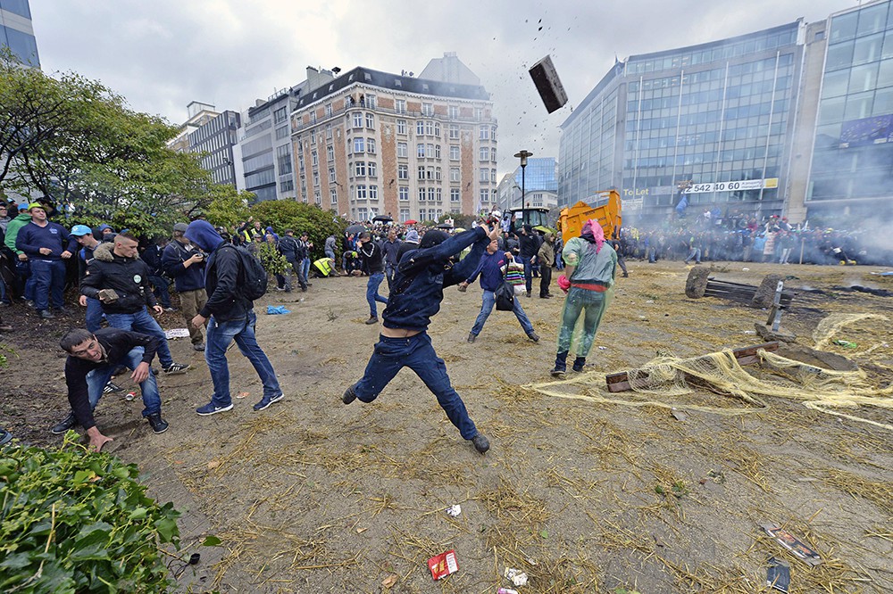 Акция протеста фермеров у здания Европарламента в Брюсселе