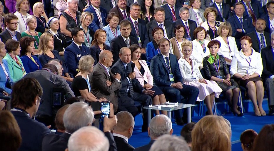 Президент России Владимир Путин на форуме ОНФ