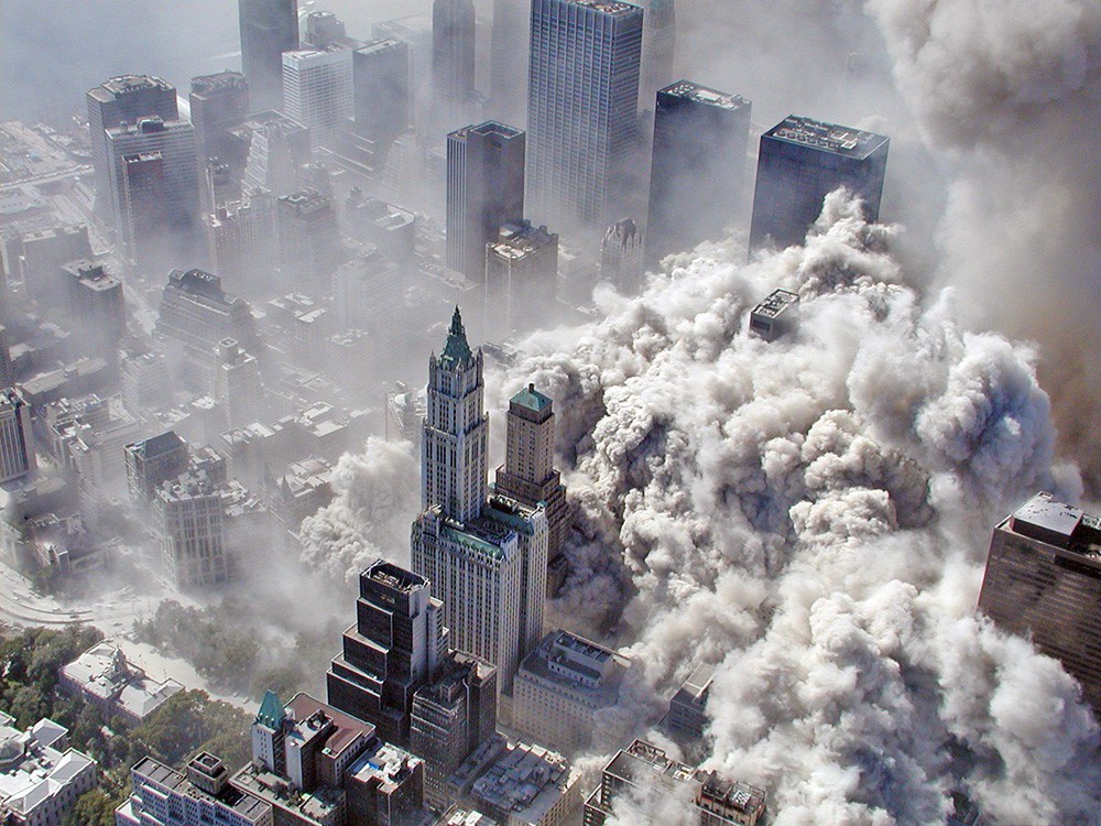 Обрушение башен Всемирного торгового центра в Нью Йорке 11 сентября