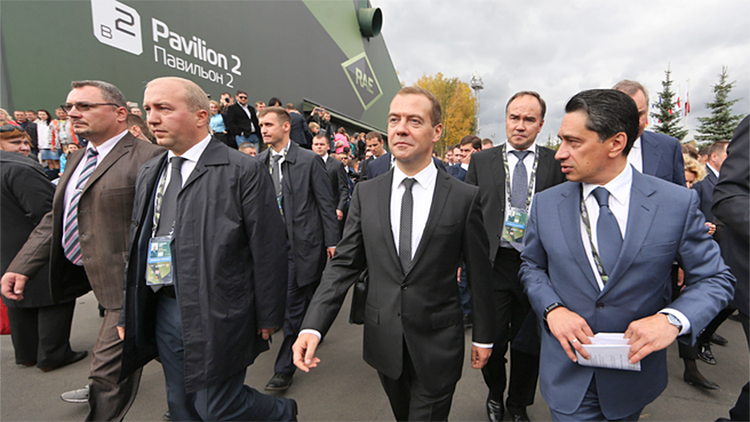 Дмитрий Медведев посетил Международную выставку вооружения