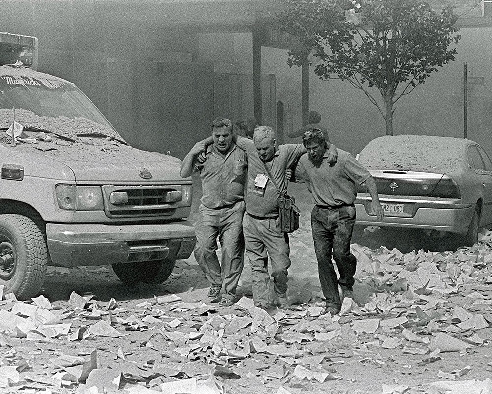 23 октября 2001 года. 11 Сентября 2001 года террористическая атака на США. 11 Сентября 2001 фото погибших.