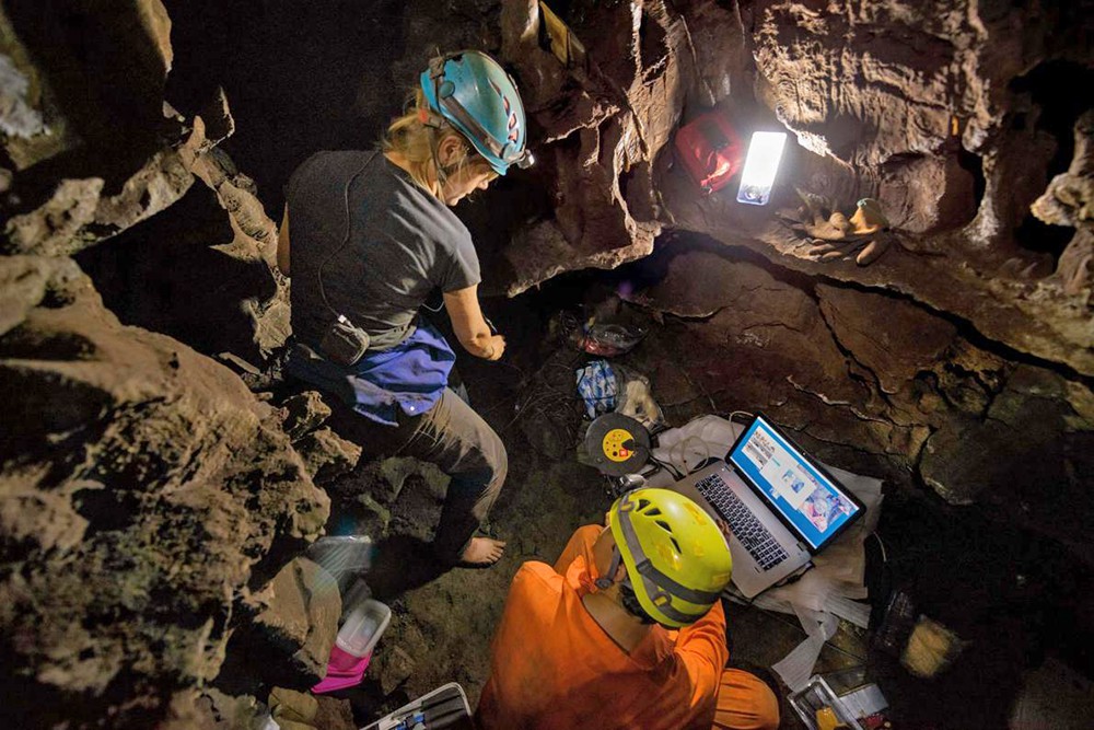 Палеонтологи на месте находки останков Homo naledi