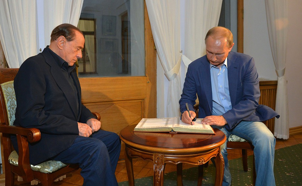 Владимир Путин и Сильвио Берлускони оставили записи в книге почётных гостей Ливадийского дворца