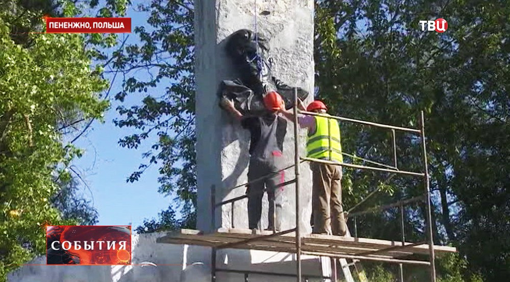 Демонтаж памятника советскому генералу Черняховскому в Польше