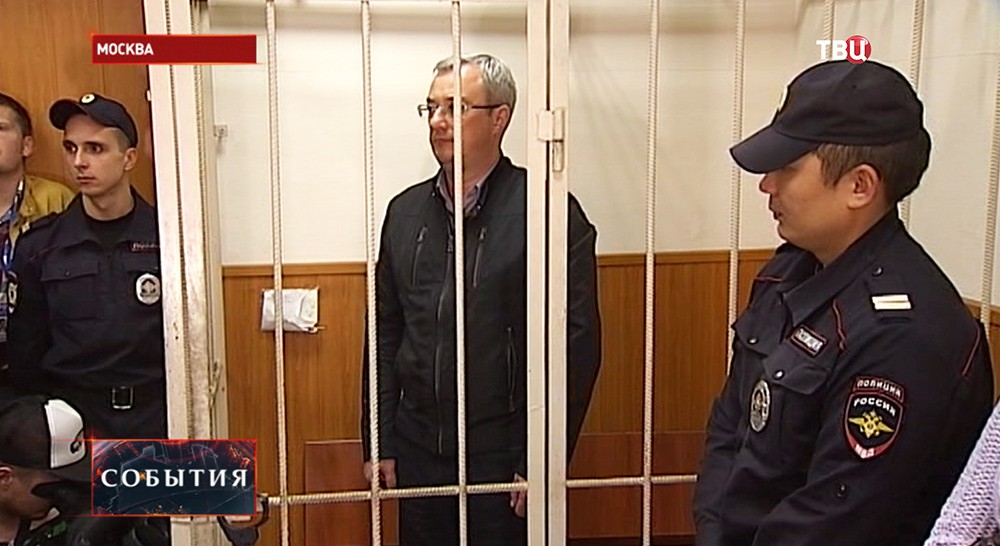 Глава республики Коми Вячеслав Гайзер в зале суда