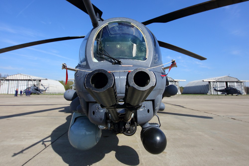 Ми-35М оснащен гиростабилизированной оптико-электронной системой, которая включает в себя лазерный дальномер и тепловизор