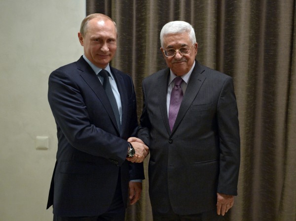 Президент России Владимир Путин и президент Палестины Махмуд Аббас во время встречи