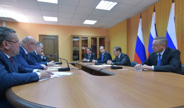 Председатель правительства РФ Дмитрий Медведев во время совещания в Железногорске.