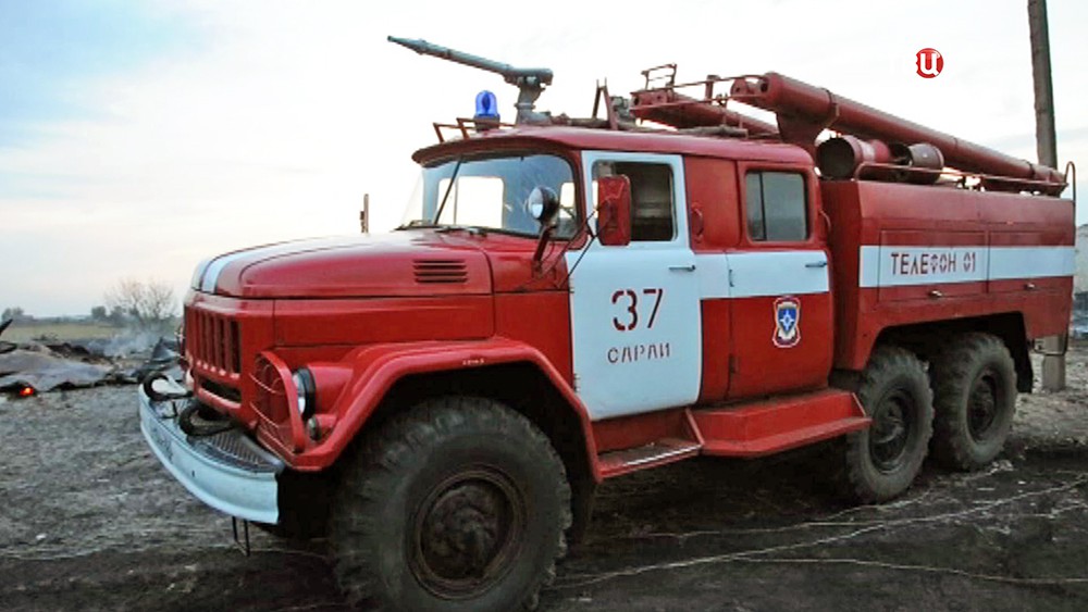 Пожарные машины на месте возгорания в Рязанской области