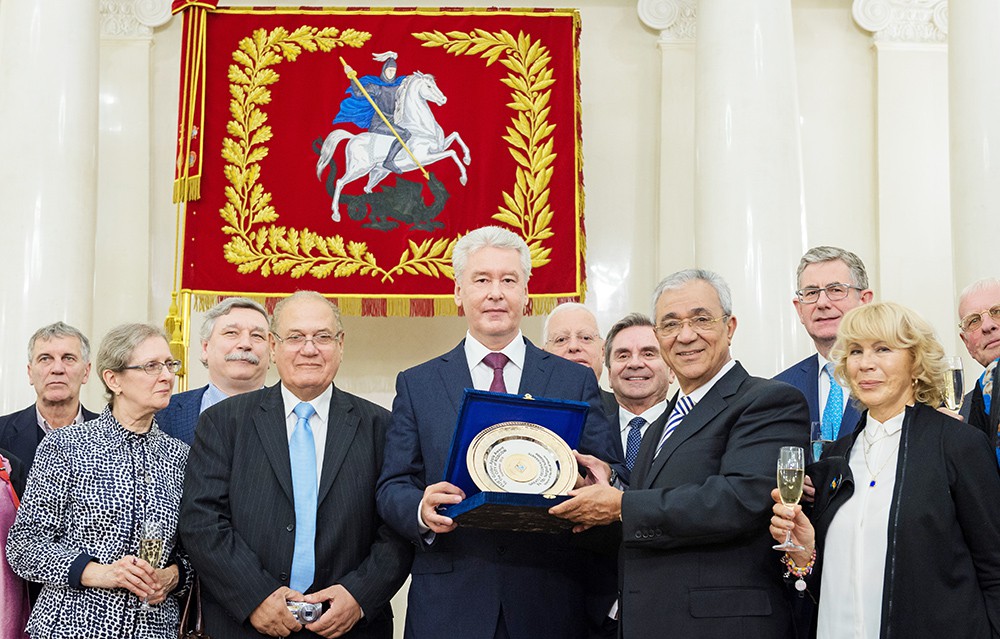 Церемония вручения городу Москве международной премии в области туризма "Золотое яблоко"