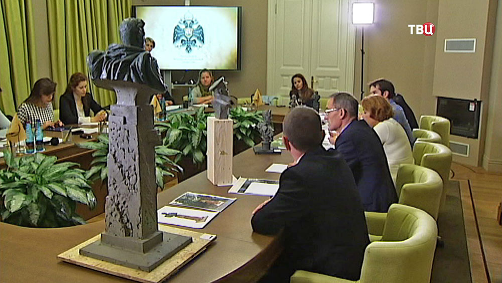 Комиссия выбирает проект памятника генералу Черняховскому