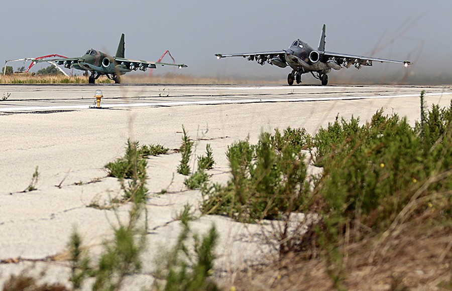 Истребители Су-25 авиационной группировки ВКС России в Сирии