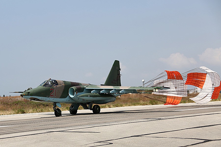 Истребитель Су-25 авиационной группировки ВКС России в Сирии