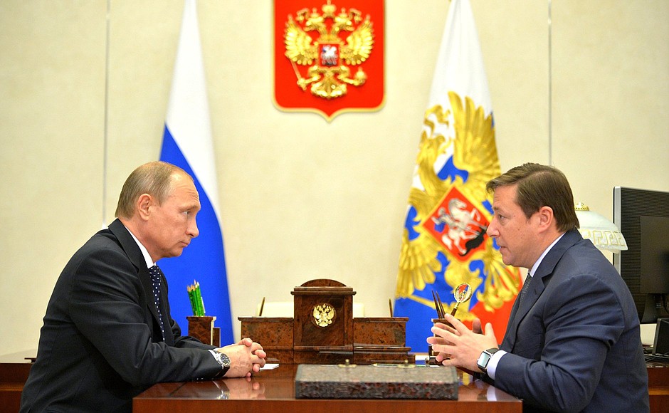 Президент России Владимир Путин и вице-премьер Александр Хлопонин