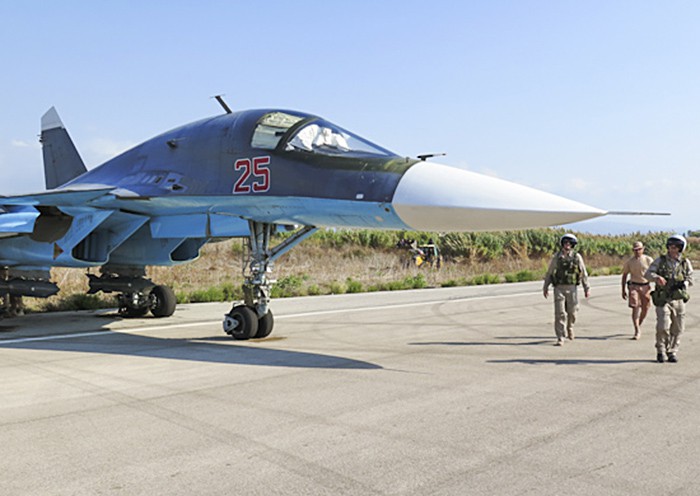 Истребитель Су-34 авиационной группировки ВКС России в Сирии  