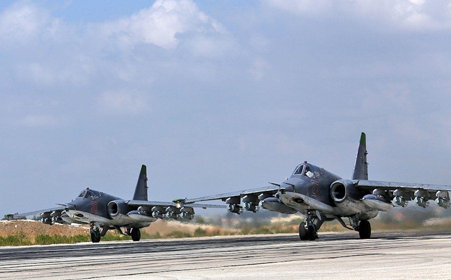Истребители Су-25 авиационной группировки ВКС России в Сирии