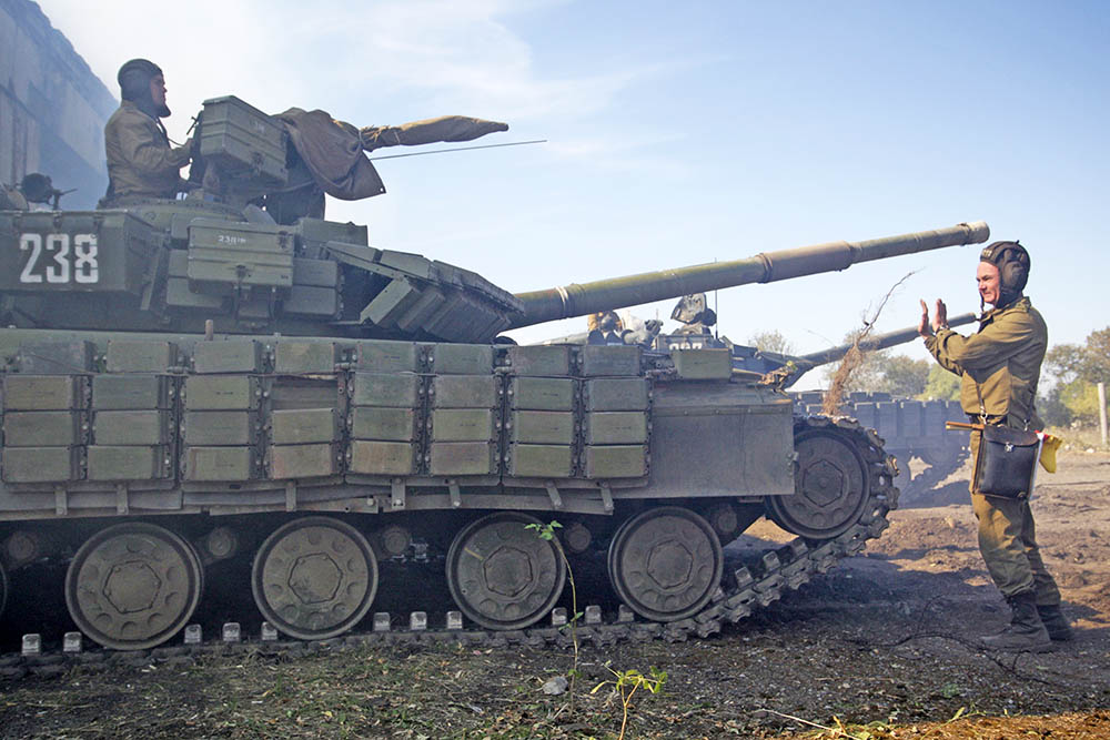 Отвод военной техники в Донбассе