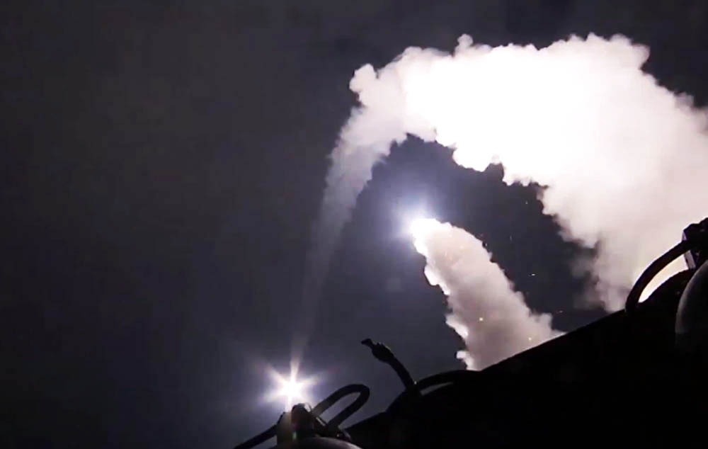 Запуск ракет с кораблей Каспийской флотилии ВМФ по позициям ИГ в Сирии