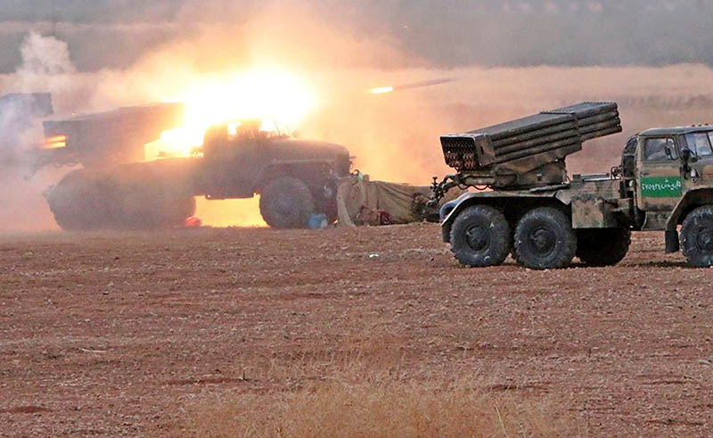 Реактивные системы залпового огня (РСЗО) "Град" сирийской армии ведёт огонь по позициям боевиков ИГ 