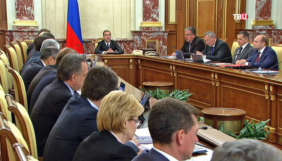 Председатель правительства РФ Дмитрий Медведев проводит заседание кабинета министров РФ