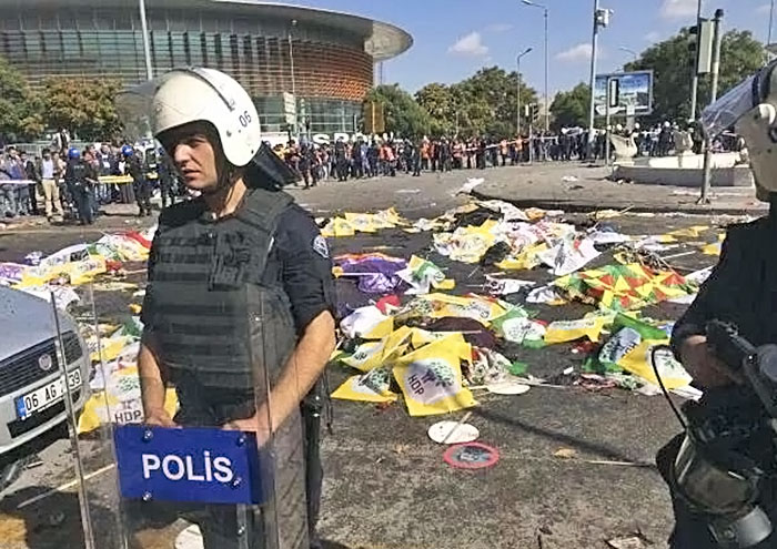 Полиция Турции на месте взрыва в Анкаре