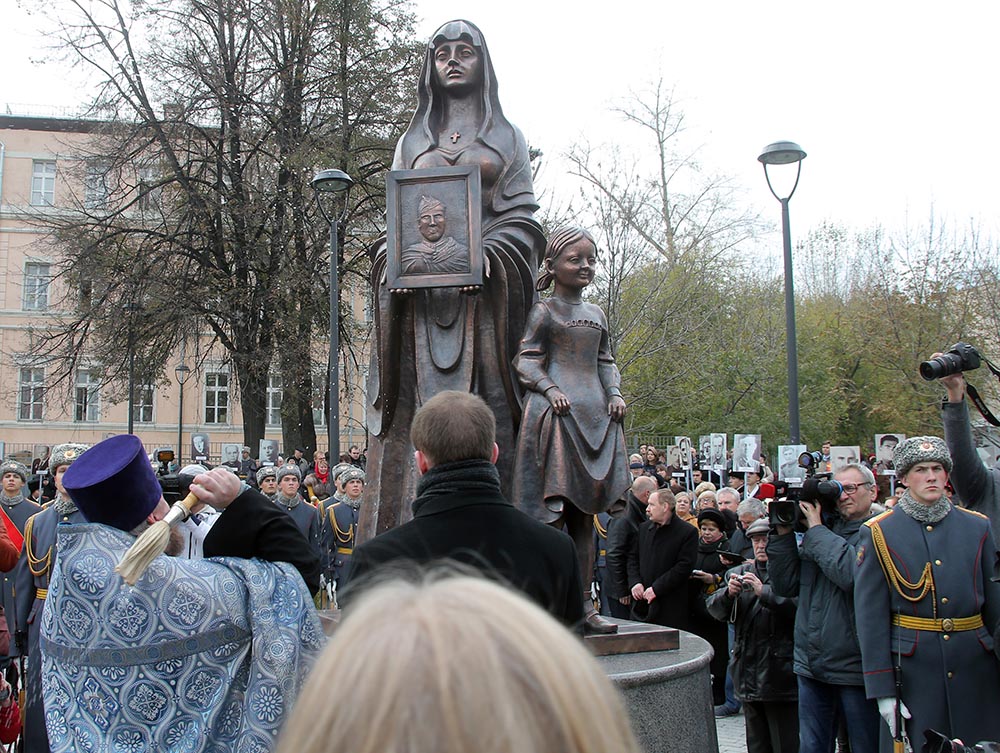 Открытие памятника на площади Разгуляй в Москве, посвященного 7-й Бауманской дивизии народного ополчения