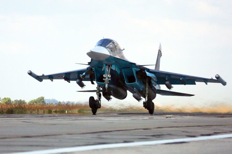 Истребитель Су-34 авиационной группировки ВКС России в Сирии