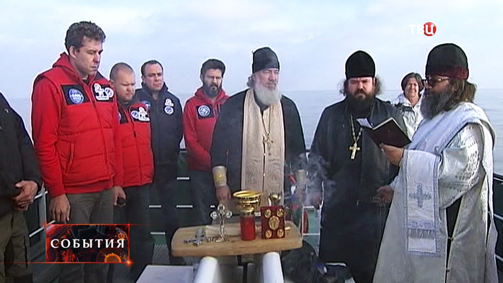 Молебен по погибшим морякам затонувшей советской подлодки