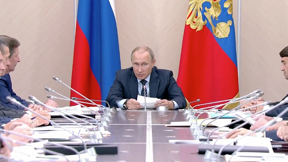 Президент России Владимир Путин на заседании