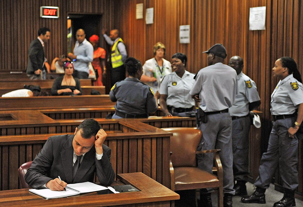 Южноафриканский паралимпиец Оскар Писториус в суде