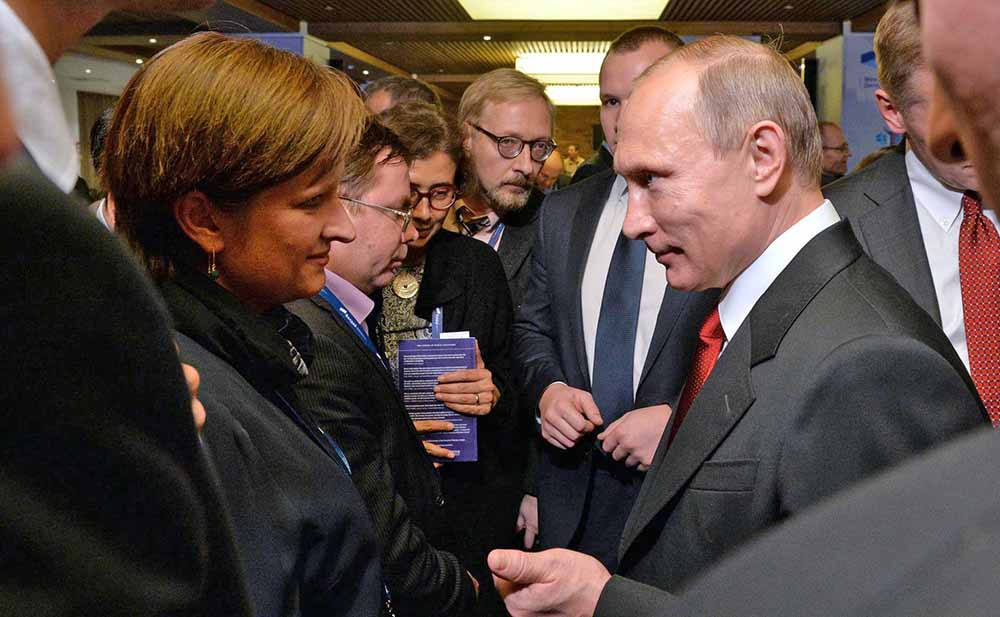 Президент России Владимир Путин и участники Международного дискуссионного клуба "Валдай"