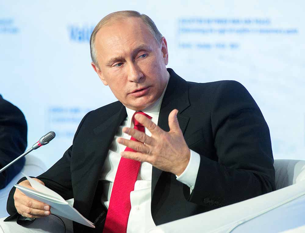 Президент России Владимир Путин выступает на заседании дискуссионного клуба "Валдай" 