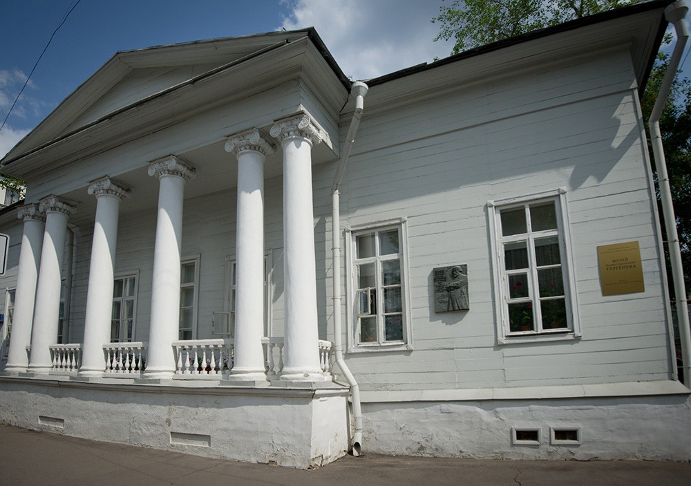 Здание дома-музея Ивана Тургенева в Москве