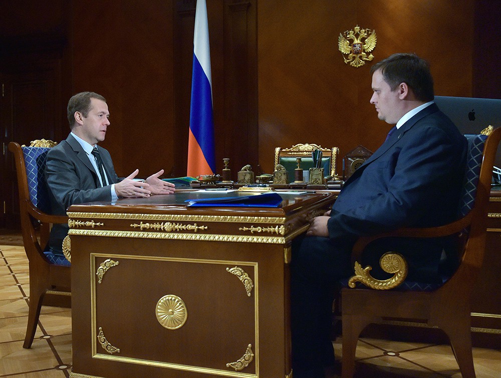 Председатель правительства РФ Дмитрий Медведев и генеральный директор Агентства стратегических инициатив Андрей Никитин