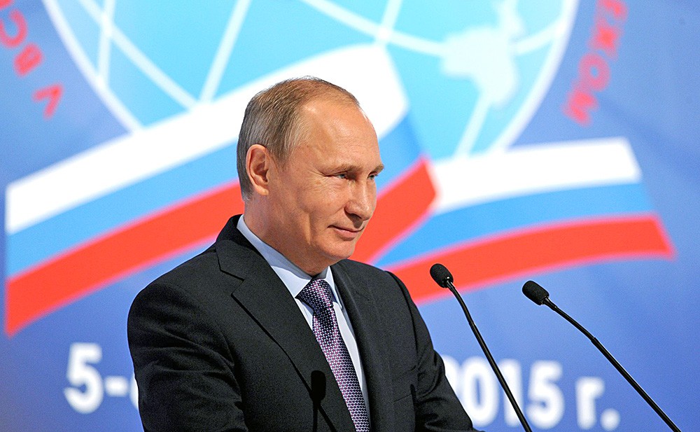 Президент России Владимир Путин на Всемирном конгрессе соотечественников