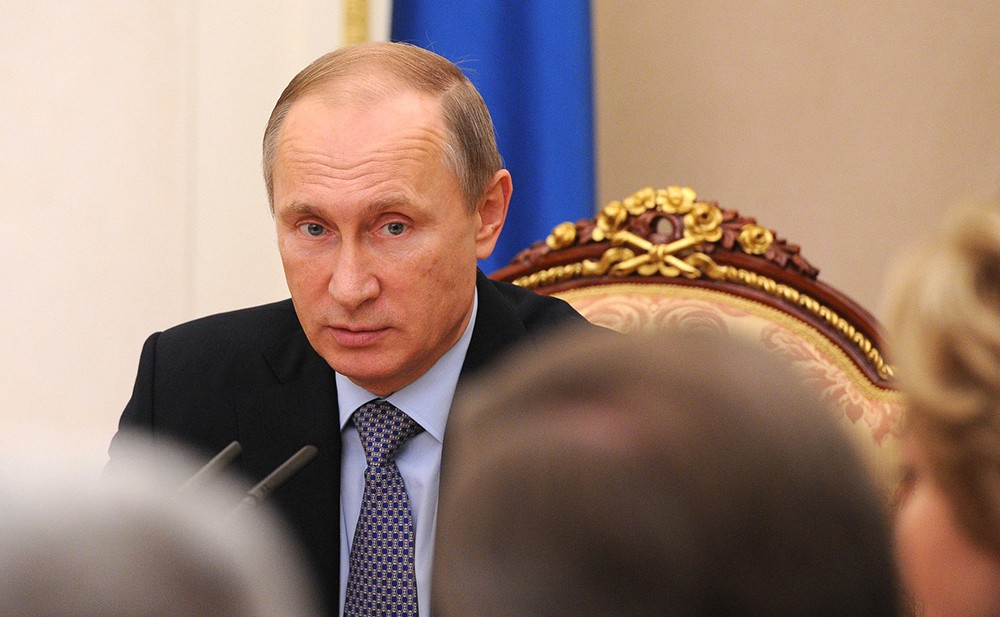 Президент России Владимир Путин на совещании с членами Совета безопасности
