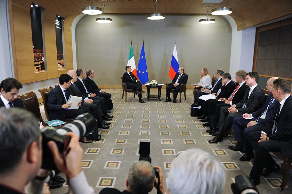 Президент России Владимир Путин и премьер-министр Италии Маттео Ренци во время встречи на полях саммита "Группы двадцати" (G20) 
