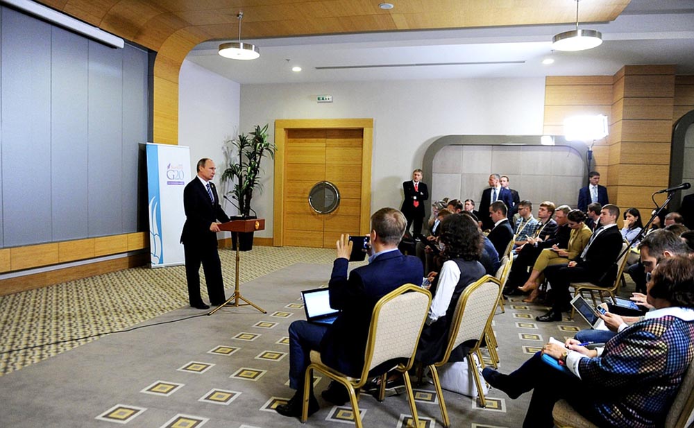 Президент России Владимир Путин во время пресс-конференции по итогам саммита G20