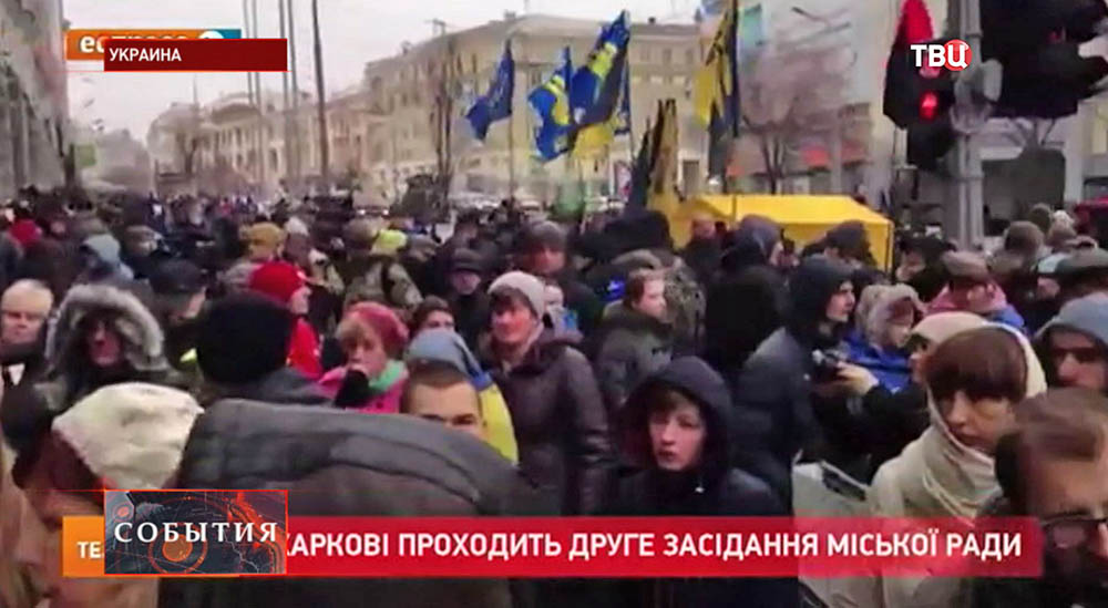 Жители Украины выступают против декоммунизации 