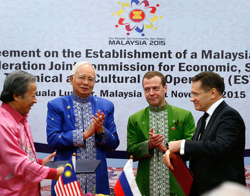 Председатель правительства РФ Дмитрий Медведев и премьер-министр Малайзии Наджиб Разак