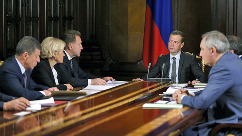 Дмитрий Медведев проводит заседание 