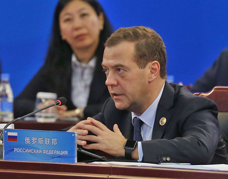 Председатель правительства РФ Дмитрий Медведев на заседании совета глав правительств государств - членов ШОС и глав делегаций государств