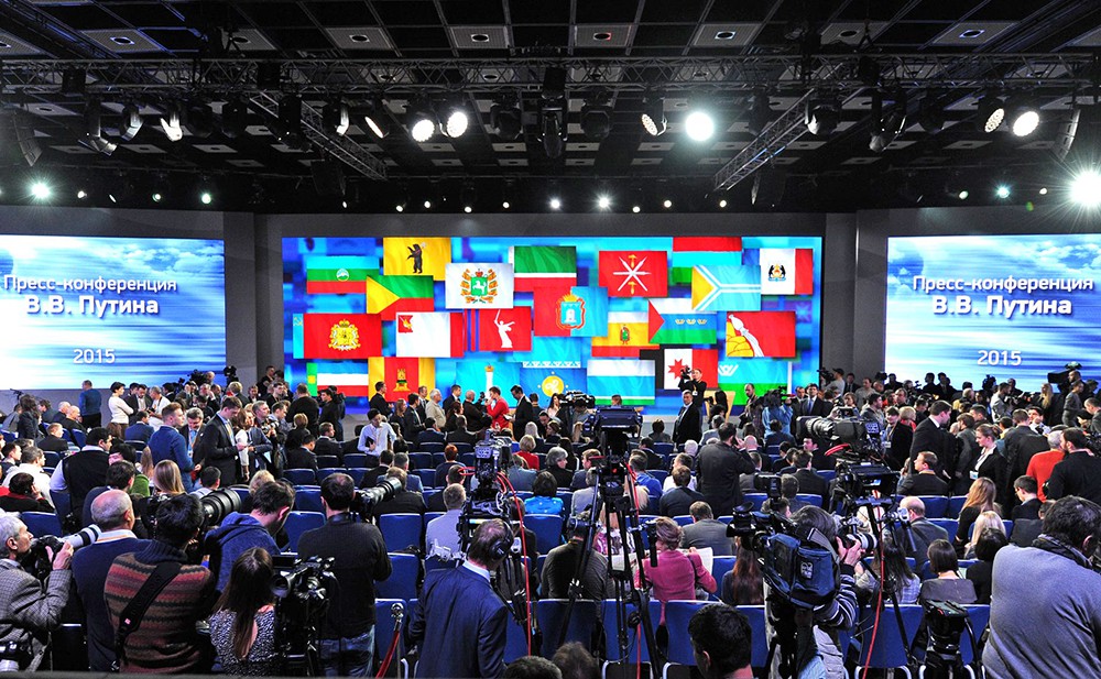 Преред началом большой пресс-конференции Владимира Путина