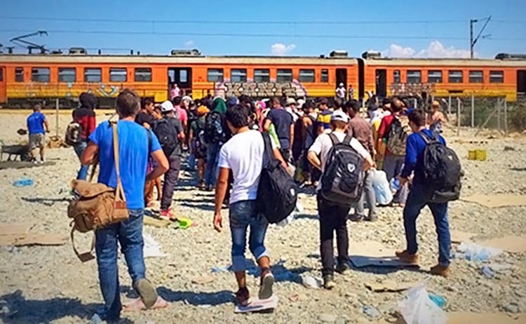 Мигранты прибывают в Европу