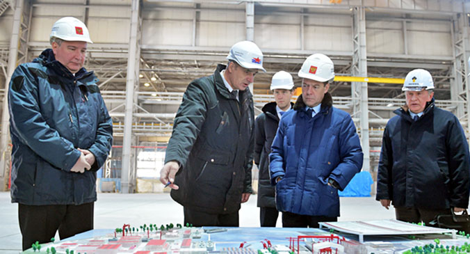 Дмитрий Медведев посетил Дальневосточный завод "Звезда" в городе Большой Камень Приморского края