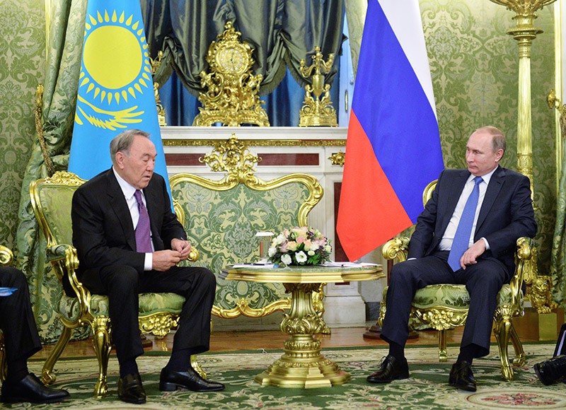 Президент России Владимир Путин и президент Казахстана Нурсултан Назарбаев во время встречи 
