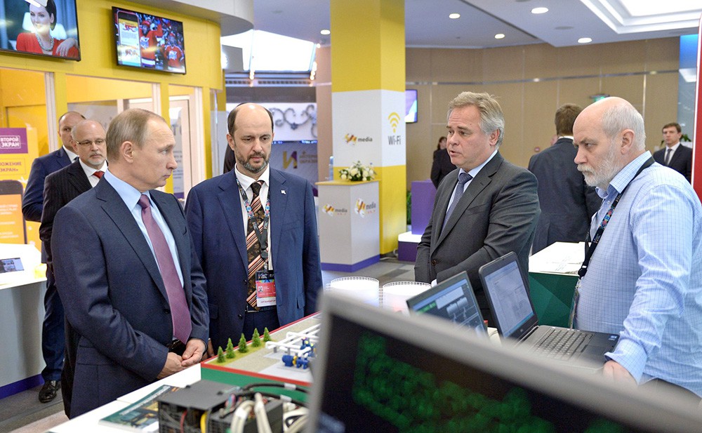 Президент России Владимир Путин посетил первый российский форум "Интернет Экономика"