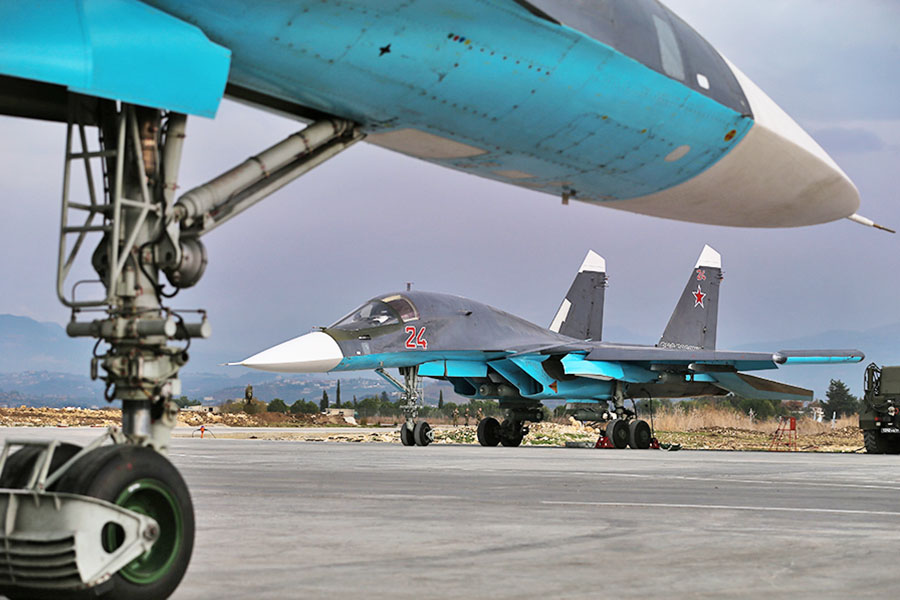 Истребители Су-34 авиационной группировки ВКС России
